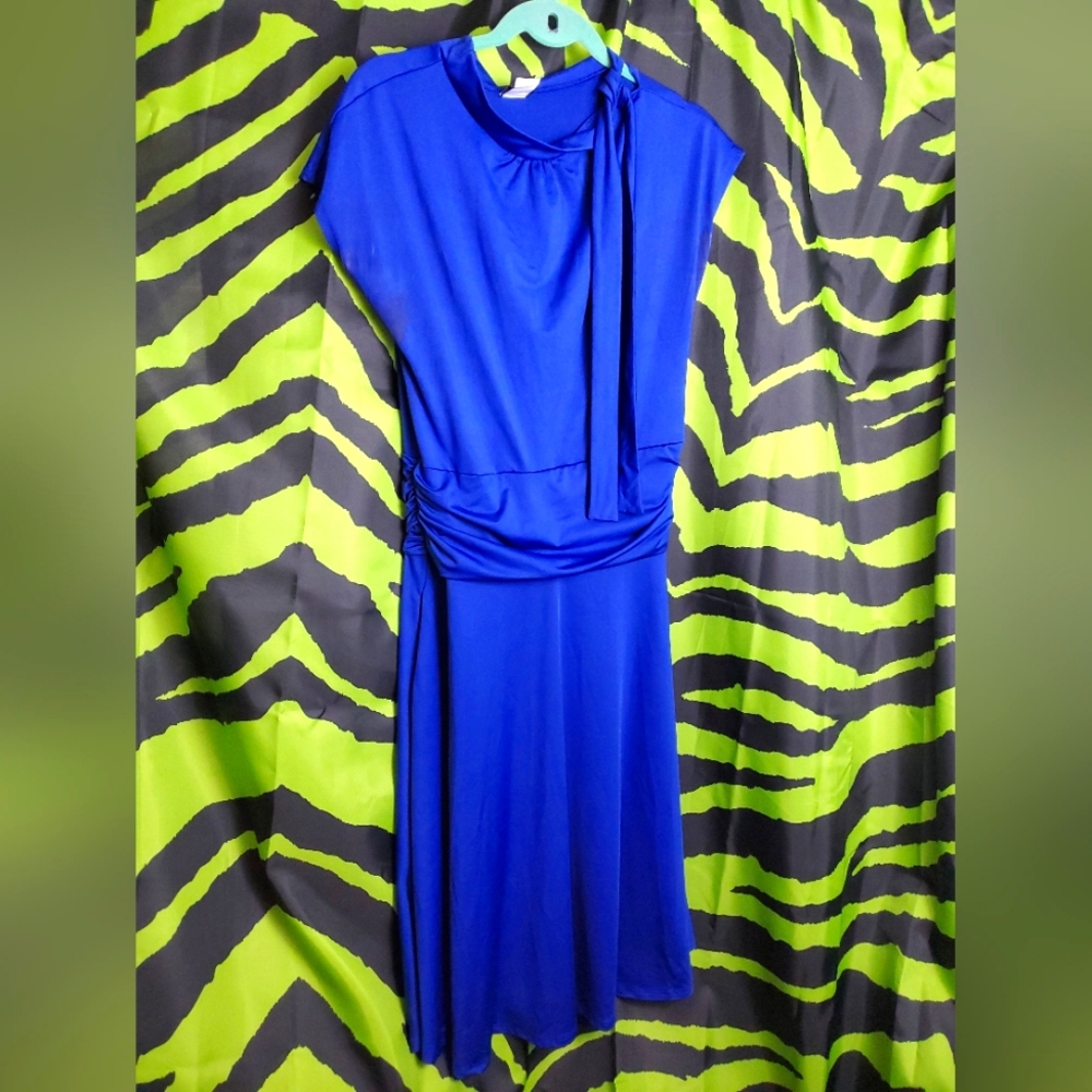 Retrolicious Bombshell Dress in Blue. XL with Pockets!